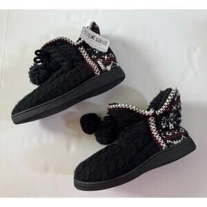 Muk luks Woman’s Slippers Size Small (5-6) Black Red Fair Isle Sherpa New